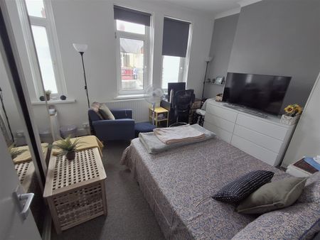 Whitchurch Road, Cardiff - Photo 4