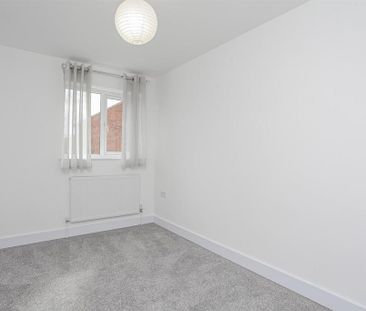 4 bedroom semi-detached house to rent - Photo 4