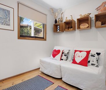 Sundrenched Beach Retreat - Photo 2