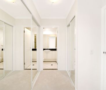 Elegant Waterfront Living in the Prestigious Anchorage, Balmain Shores - Photo 5