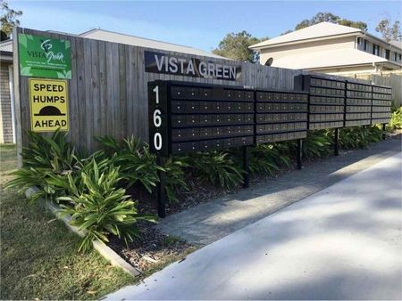 3 BED 2 BATH 2 CAR TOWNHOUSE, ULTRA HIGH SPEED INTERNET - Photo 3