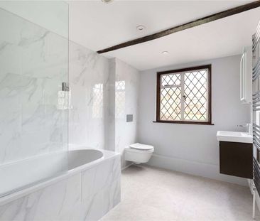 A charming Grade II listed home in the heart of historic Brenchley - Photo 4