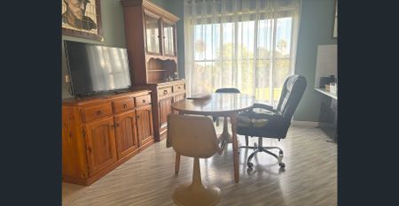 Large Family Home - Photo 2