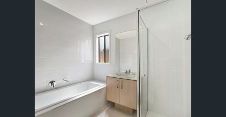 🏡 4-Bedroom Townhouse in Mernda - Photo 3