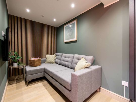 OX Living is proud to present this high-quality 9-bedroom co-living property, perfect for working professionals looking for stylish, stress-free living. Room 1 - Photo 1