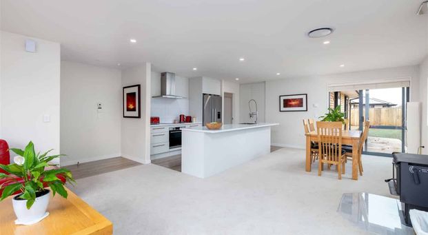 A Spacious Halswell Gem! - Photo 1