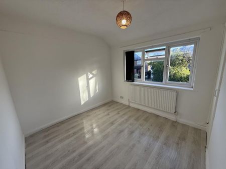 3 bedroom semi-detached house to rent - Photo 4