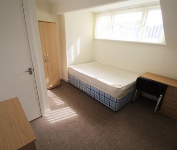6 bedroom terraced house to rent - Photo 5