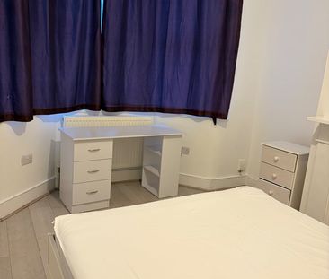 Room in a Shared House, Alpha Road, N18 - Photo 4