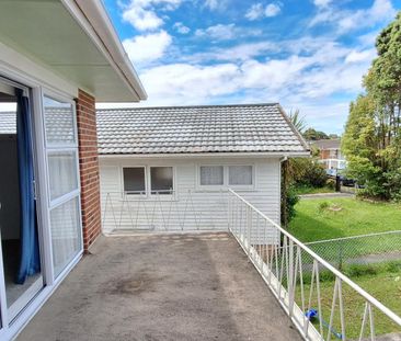 Spacious Family Home in Blockhouse Bay - Photo 3