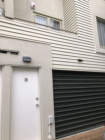 Eden Terrace - Townhouse with Double Garage - Photo 3