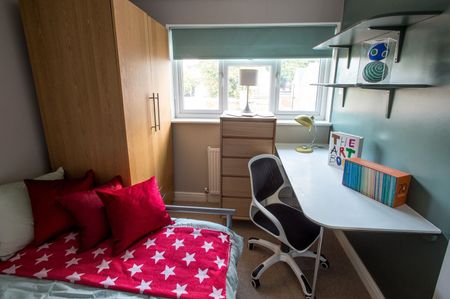 6 Bed End Terrace, Kimbolton Avenue, NG7 - Photo 5