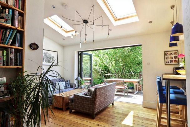 5 Bed End Terrace, Lansdowne Lane, SE7 - Photo 1