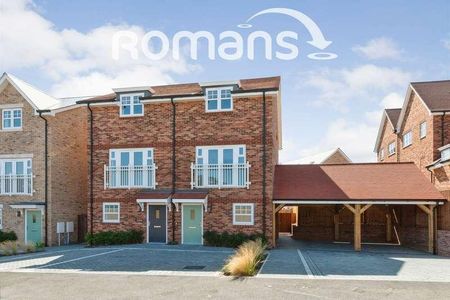 Spindle Avenue, Fleet, GU51 - Photo 3