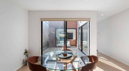 4 bedrooms + 3 bathrooms - Photo 4