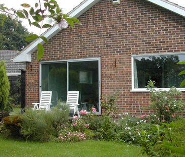 2 bedroom detached bungalow to rent - Photo 3