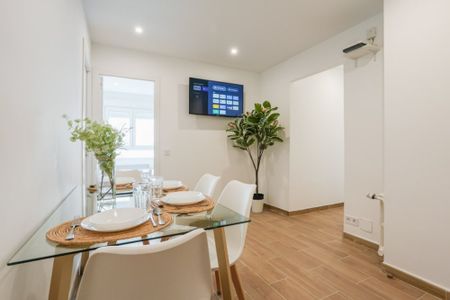 Room with private terrace in Plaza España - Photo 2