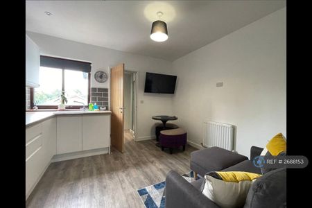 3 bedroom flat to rent - Photo 5