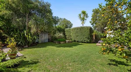 3 bedroom 2 bathroom in Sandringham - Photo 3