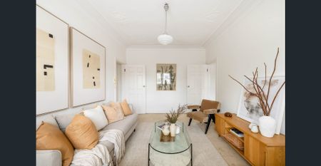 Elevated Art Deco beauty / premier east-side location - Photo 5