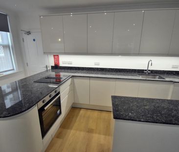 1 bedroom Flat To Let - Photo 4