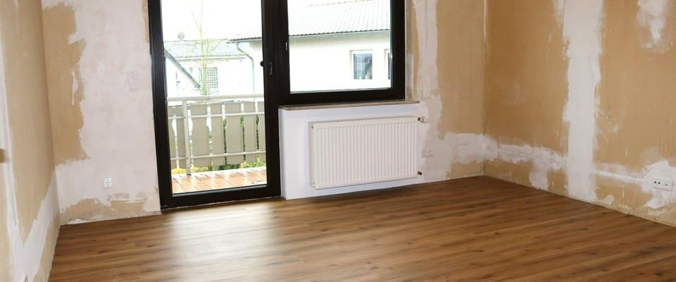 Schöne, großzügige 4 1/2-Zimmer-Mietwohnung in Heuchelheim mit Einbauküche u. Balkon, Ortsrandlage - Photo 1