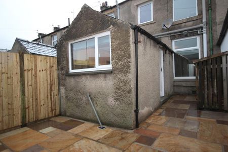 2 bedroom terraced house to rent - Photo 4