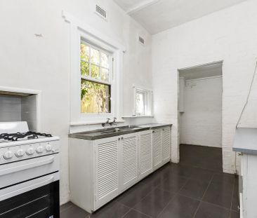 Beautiful Home In Glen Iris - Photo 5
