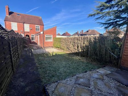 3 bedroom semi-detached house to rent - Photo 5