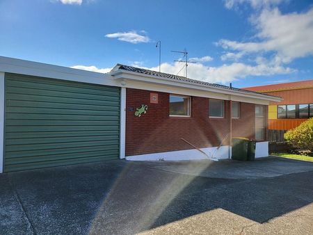 Spacious 2 Bedroom Unit in Howick - Photo 5