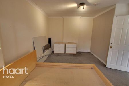 5 bedroom semi-detached house to rent - Photo 3