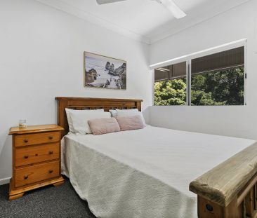 Top floor beachfront apartment, elevated ocean outlook. - Photo 6