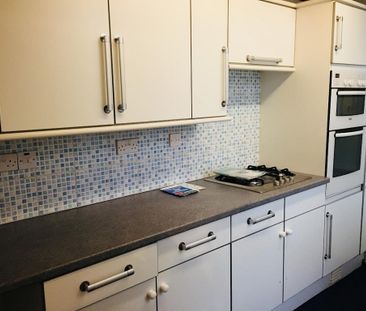 4 bedroom house of multiple occupation to rent - Photo 1