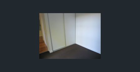 Stylish Courtyard Apartment inc. Separate Storage! - Photo 3