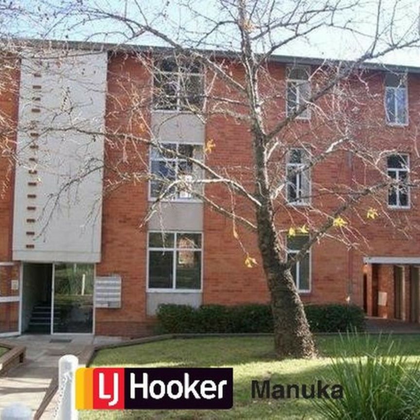 One bedroom Apartment in Prime Inner North Location - Photo 1