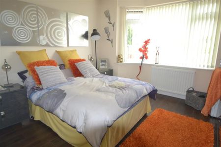 4 bedroom detached house to rent - Photo 2