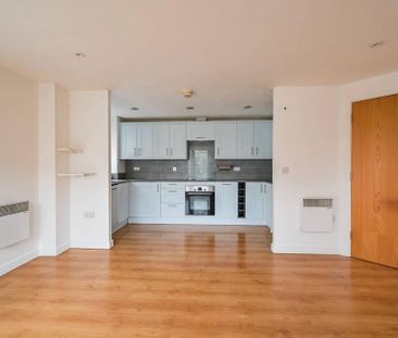 2 bedroom mews to rent - Photo 4