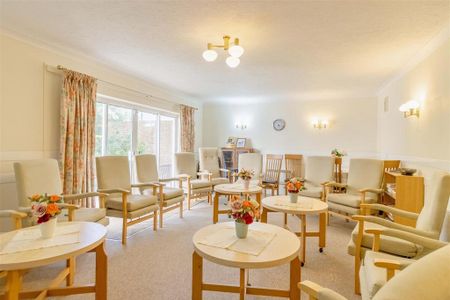 2 bedroom retirement property to rent - Photo 3