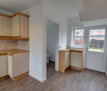 2 bedroom semi-detached house to rent - Photo 6