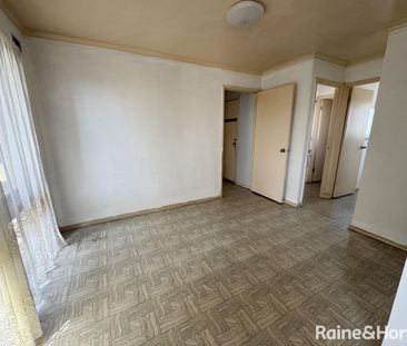 Ideal Family Home - Photo 4