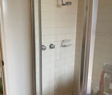 Altona Meadows - Photo 4