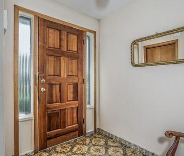 For Lease - 242 Fairglen Avenue, Toronto, Ontario - Photo 4