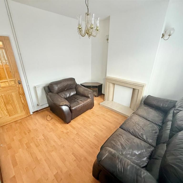 2 bedroom terraced house to rent - Photo 1