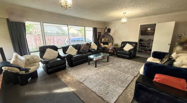Sun-Soaked Family Home in St Albans - Photo 1