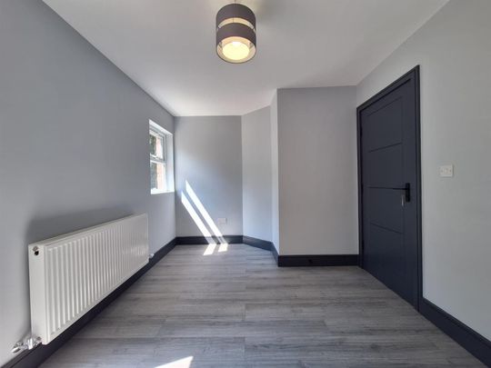 Queen Anne Avenue, Bromley BR2, London - Photo 1