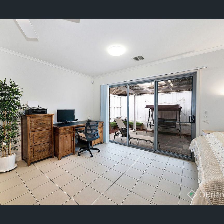 28 Grove Way, Wantirna South, Vic 3152 - Photo 1