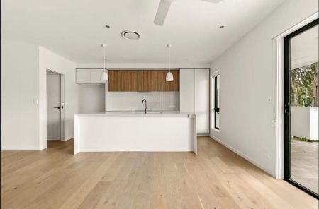 “Rare Opportunity — Executive Townhouse in the Prestigious Treetops, Kenmore” - Photo 2