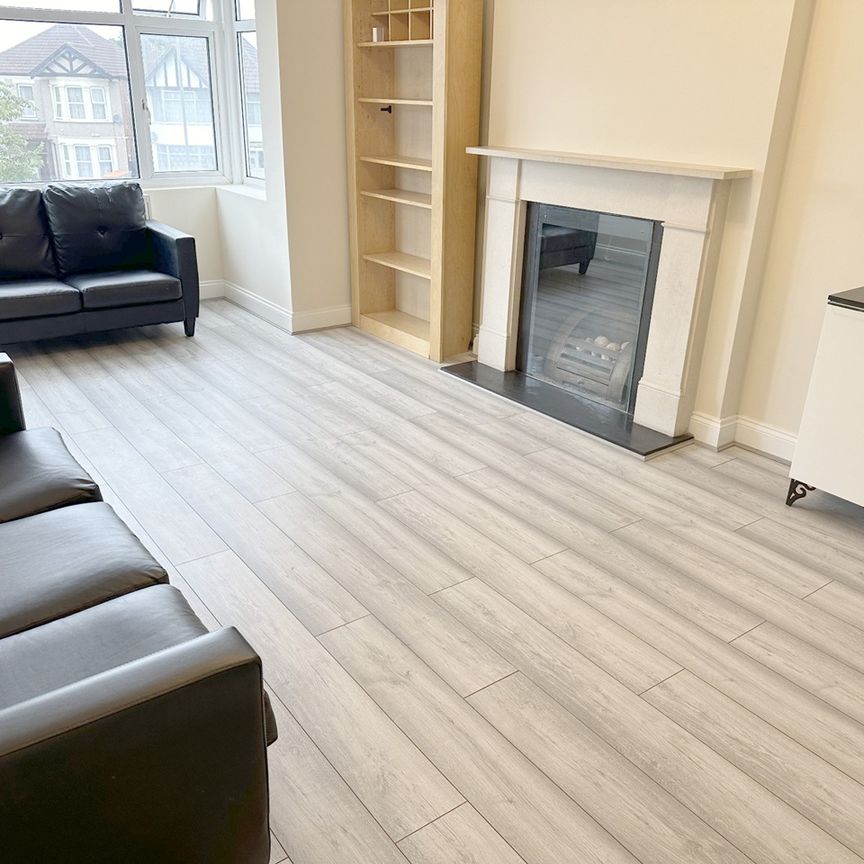 2 Bed Flat, Audley Road, NW4 - Photo 1