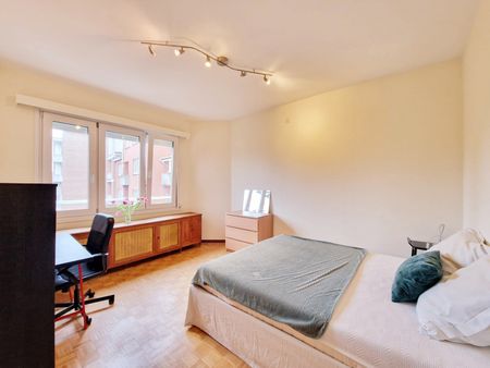 CHATELAIN ! Large 1-bedroom apartment - 4th floor - Photo 4