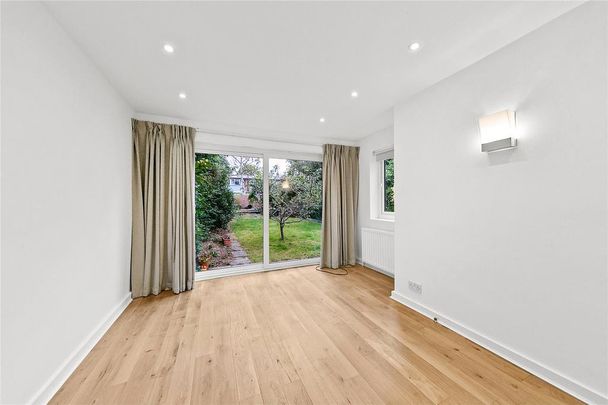4 bedroom end of terrace house to rent - Photo 1